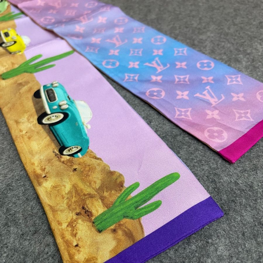 LV 粉藍拼汽車圖TWILLY絲巾-1