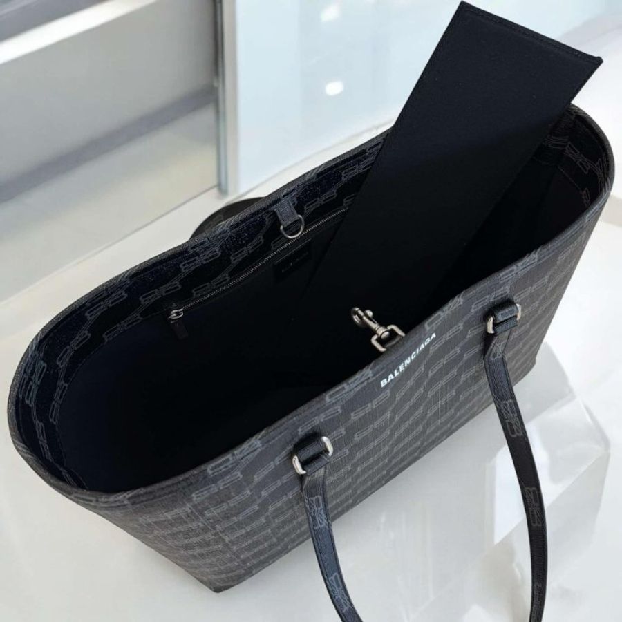 BALENCIAGA Signature 品牌印花肩背托特包.-4