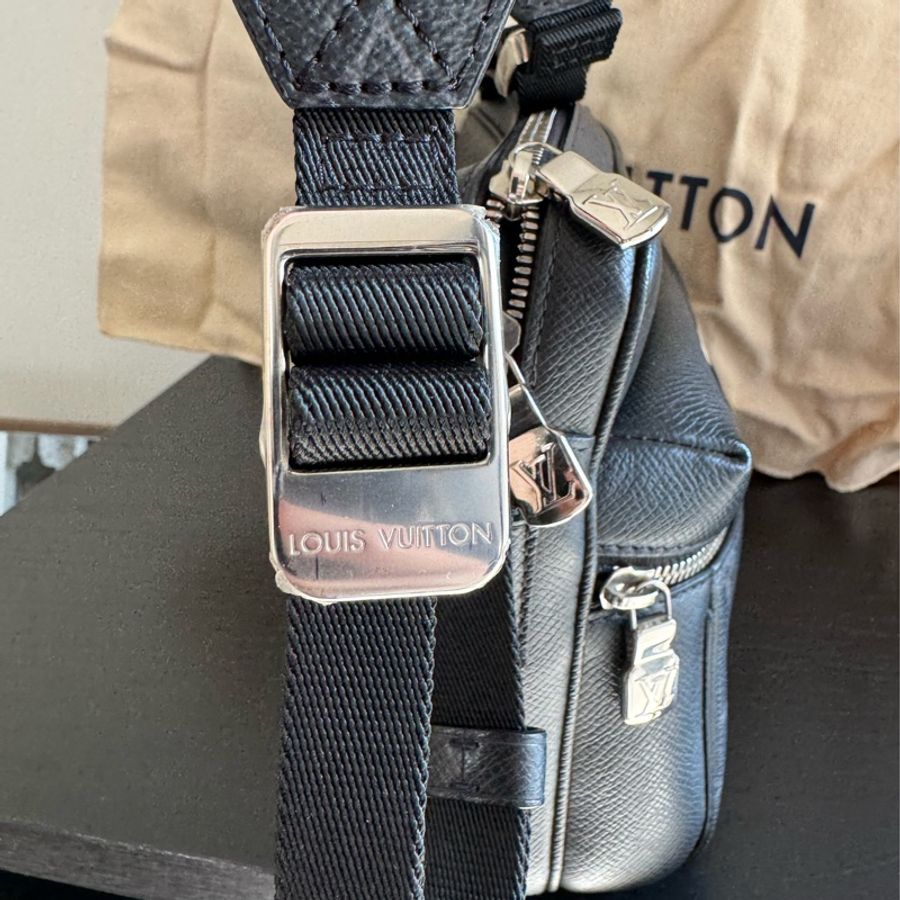 LOUIS VUITTON 路易威登經典Outdoor郵差包LV M30233晶片款-2