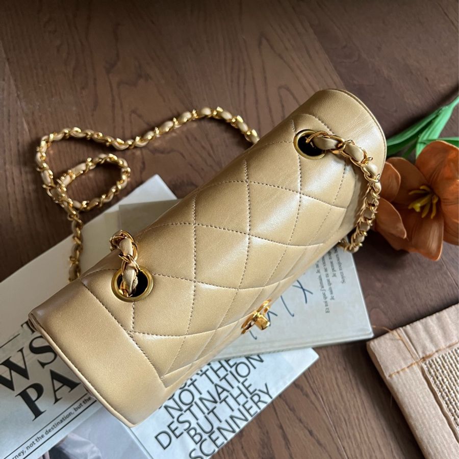絕美!Chanel中古戴妃包小號 Diana flap bag-6