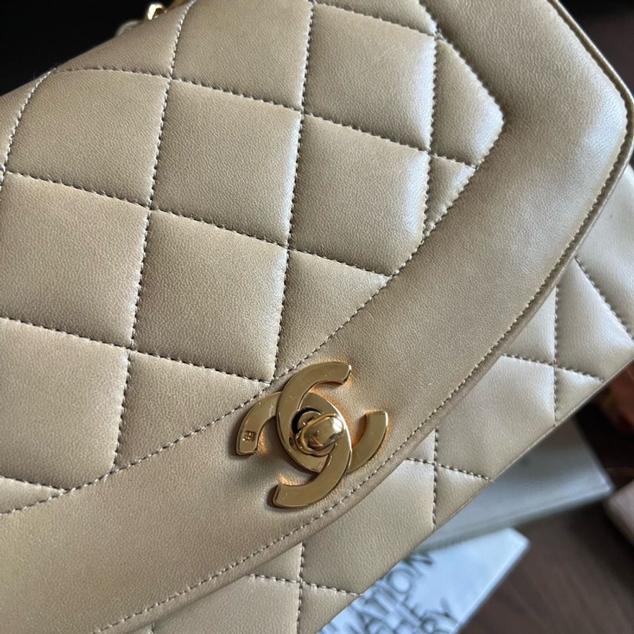 絕美!Chanel中古戴妃包小號 Diana flap bag-17