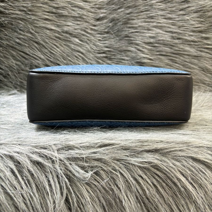 FERRAGAMO 黑皮 藍皮 壓紋 拼色 logo 相機包 斜背包-5