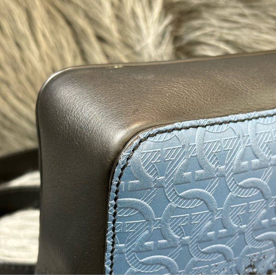 FERRAGAMO 黑皮 藍皮 壓紋 拼色 logo 相機包 斜背包-8