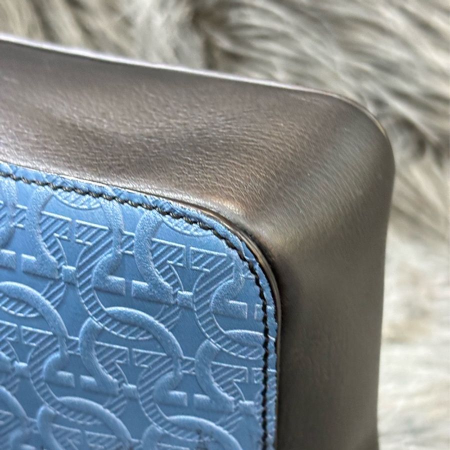 FERRAGAMO 黑皮 藍皮 壓紋 拼色 logo 相機包 斜背包-9