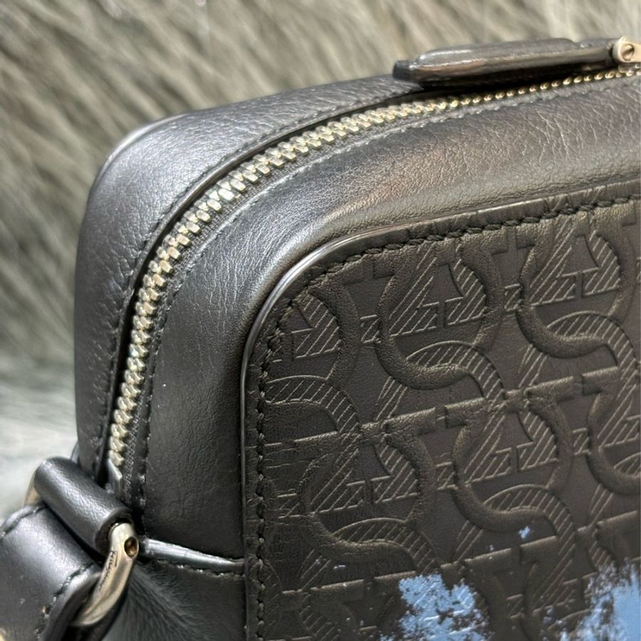 FERRAGAMO 黑皮 藍皮 壓紋 拼色 logo 相機包 斜背包-12