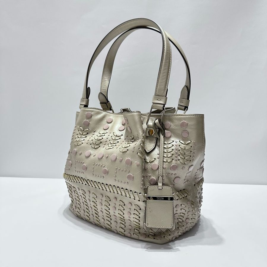 TOD'S 金屬米色皮革小號鉚釘花朵托特包-3