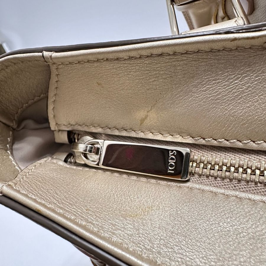 TOD'S 金屬米色皮革小號鉚釘花朵托特包-22