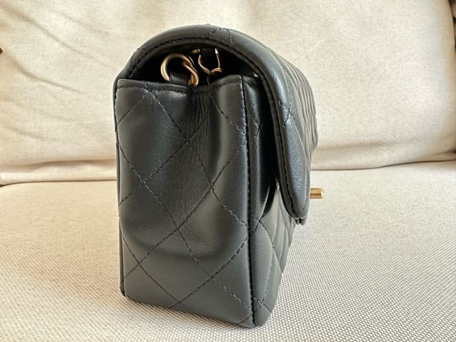 Chanel CF黑金大mini flap bag 羊皮 磨砂金色鏈條 全套連專門店收據-2
