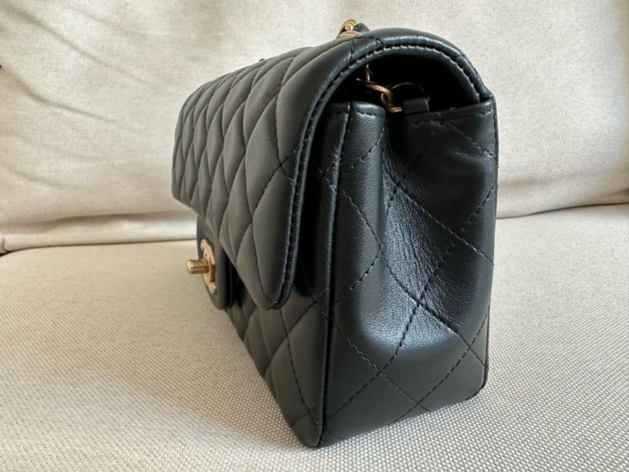 Chanel CF黑金大mini flap bag 羊皮 磨砂金色鏈條 全套連專門店收據-3
