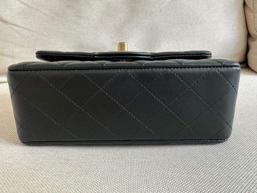 Chanel CF黑金大mini flap bag 羊皮 磨砂金色鏈條 全套連專門店收據-4