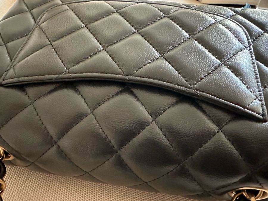 Chanel CF黑金大mini flap bag 羊皮 磨砂金色鏈條 全套連專門店收據-14