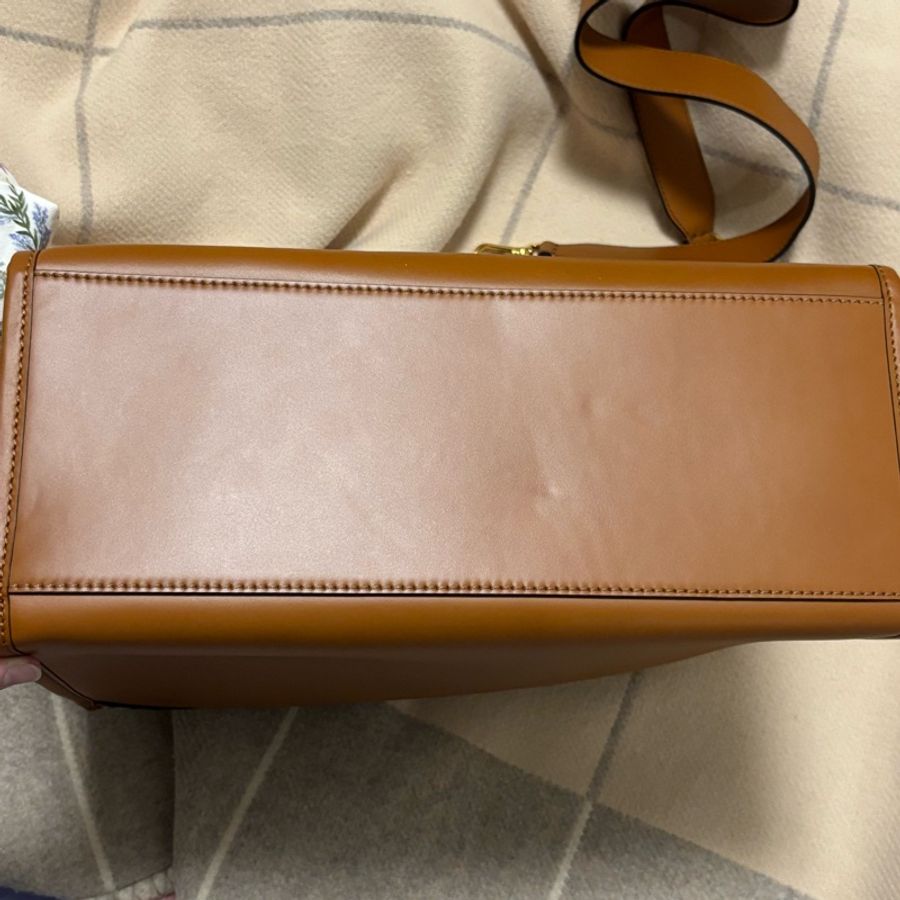 ［全新閒置品］中型款式FENDI Sunshine 棕色小牛皮手袋-3
