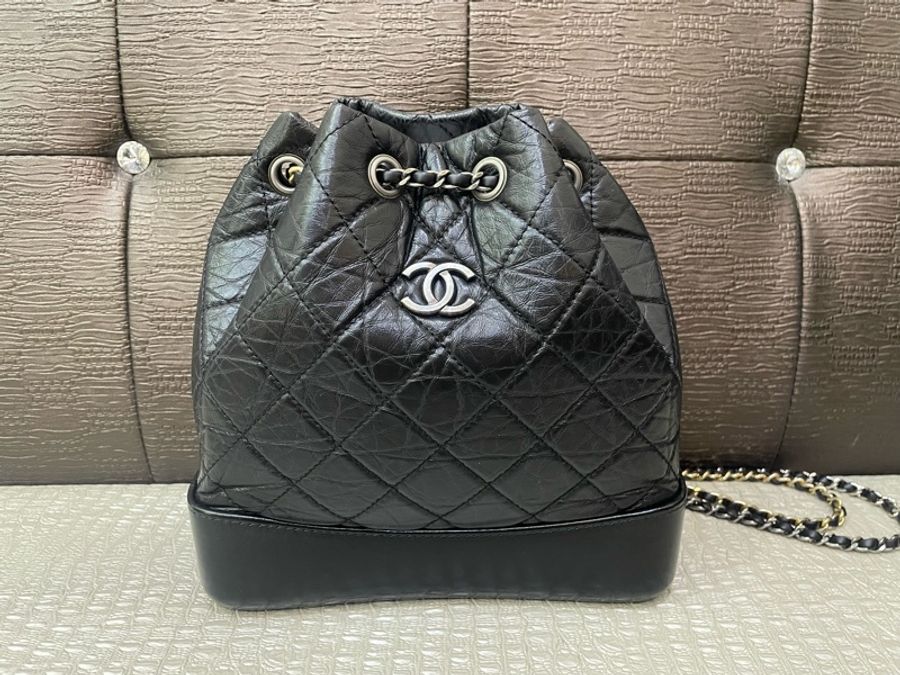 Chanel 黑復刻牛皮四色鍊流浪後背包-0