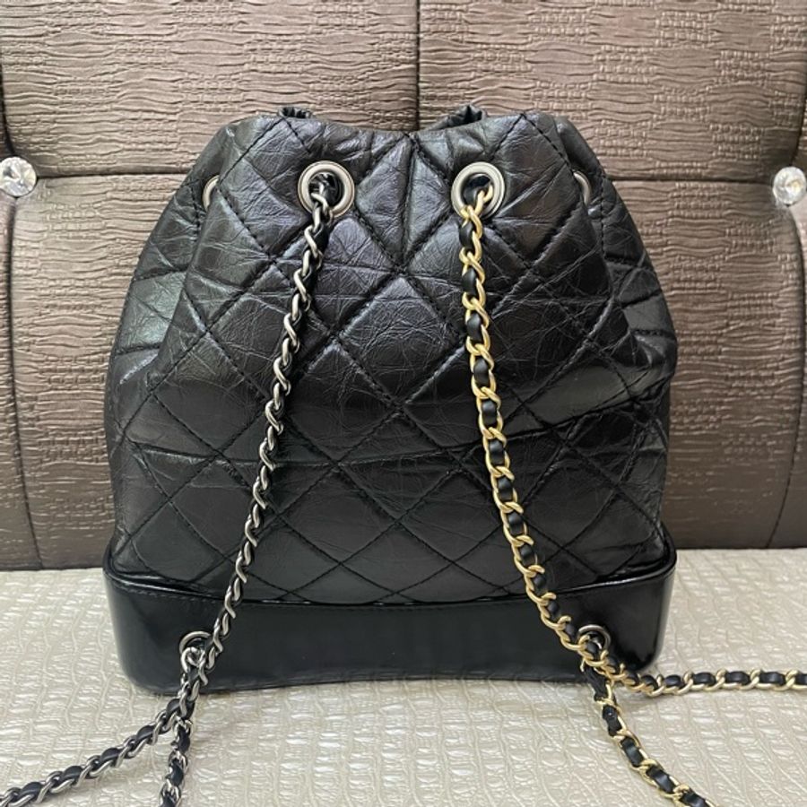 Chanel 黑復刻牛皮四色鍊流浪後背包-6