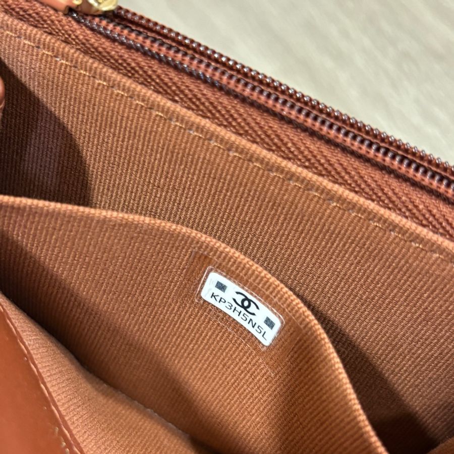 Chanel焦糖色羊皮金釦零錢卡包-13