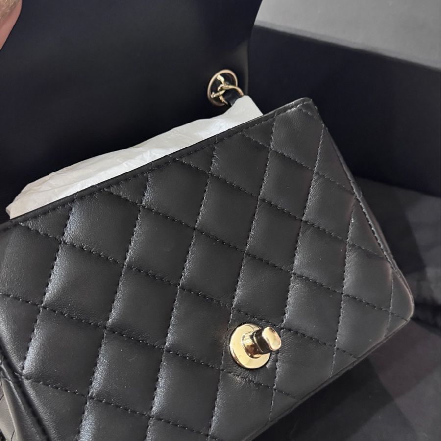 CHANEL方胖子 羊皮淡金扣 芯片款 近全新 平常不出門都在家供奉-16