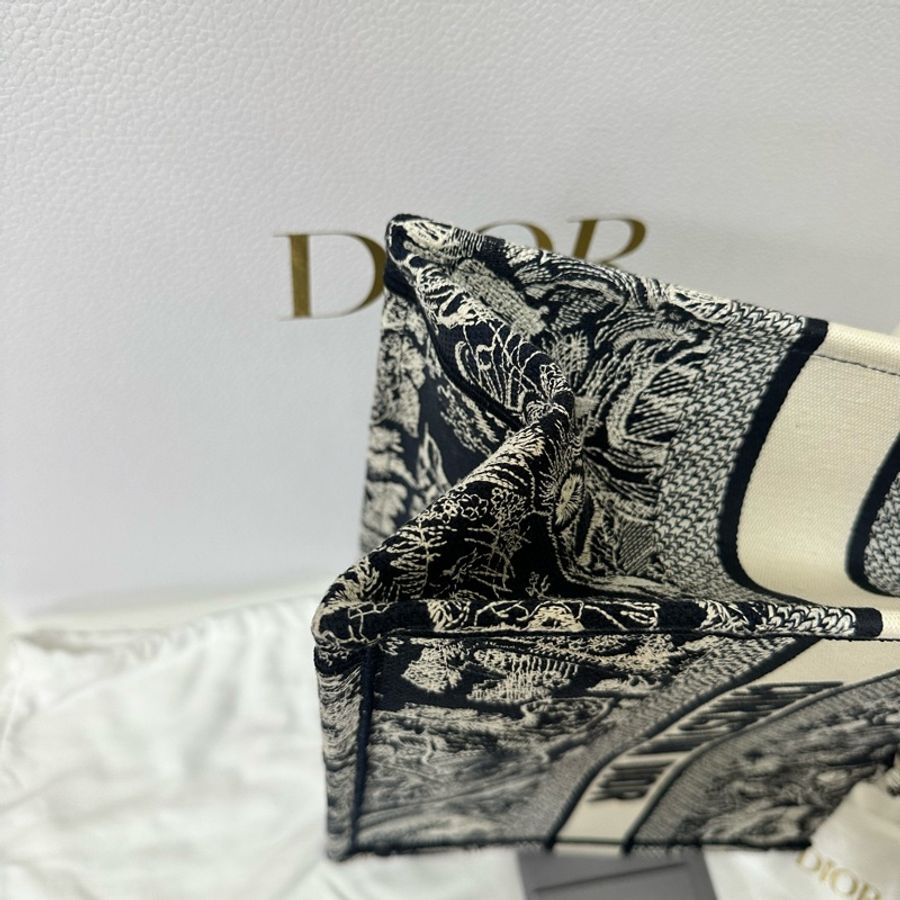Dior book tote 中號 藍色動物園 歡迎議價-9