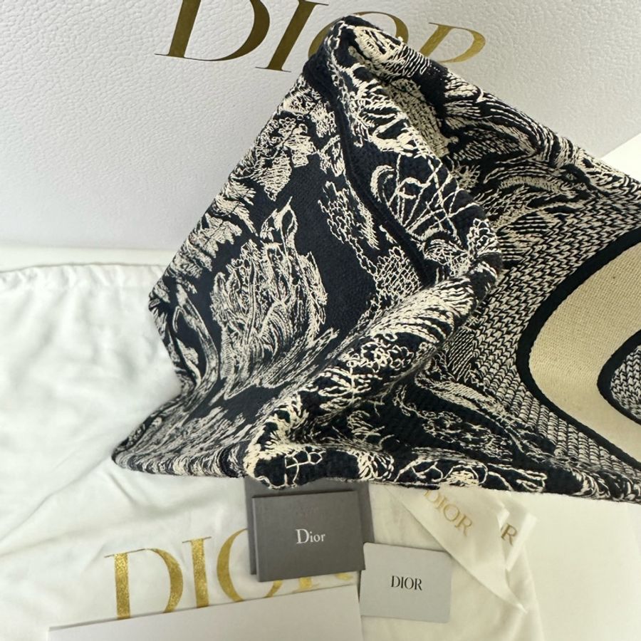 Dior book tote 中號 藍色動物園 歡迎議價-10