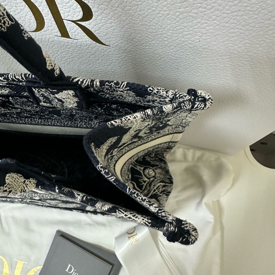 Dior book tote 中號 藍色動物園 歡迎議價-11