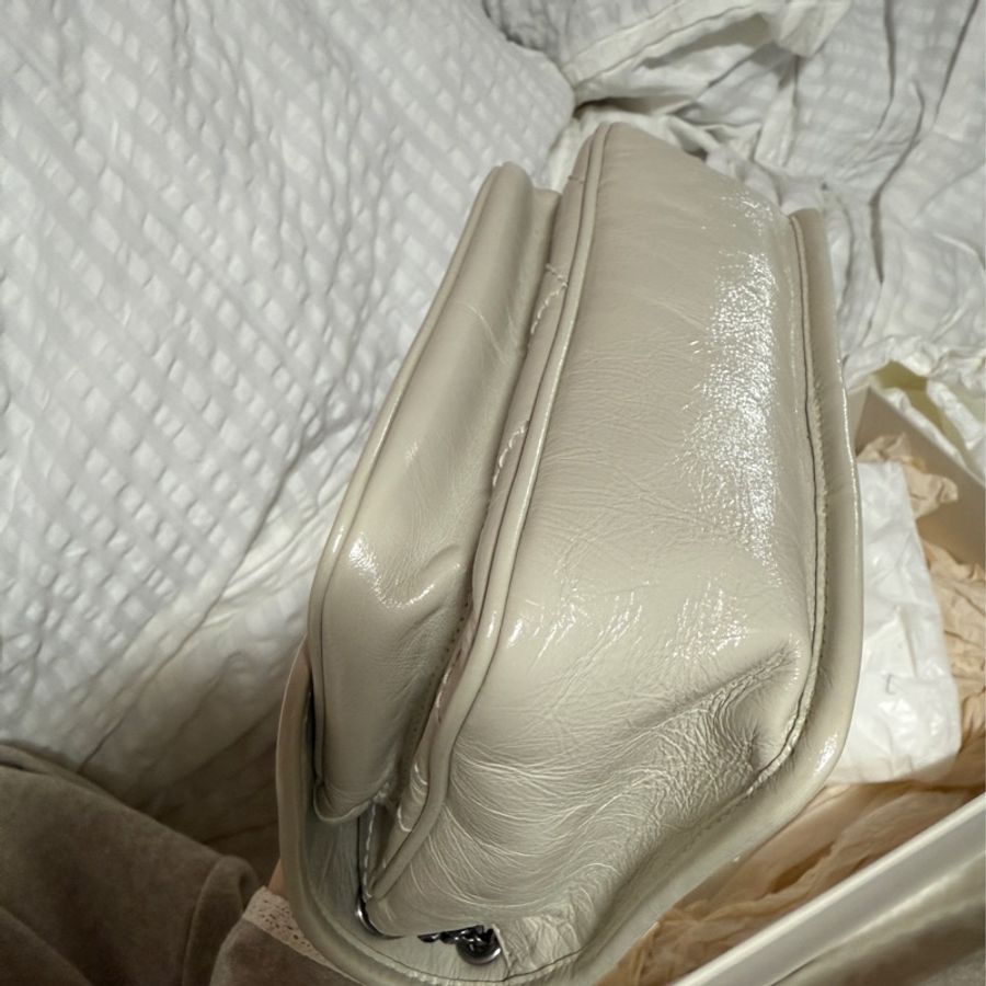 YSL (只背一次)NIKI復古皮革BABY手袋復古白-5
