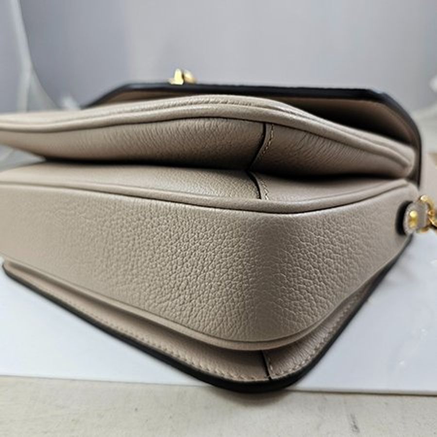 已售出* LV 米灰色粒面小牛皮OXFORD 金色LOGO 手提/斜背兩用包 M22792-5