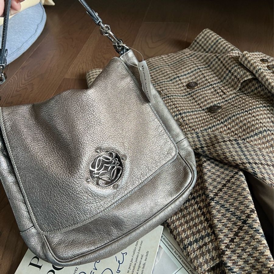 大降價‼️Loewe 鏤空雕花單肩包-2