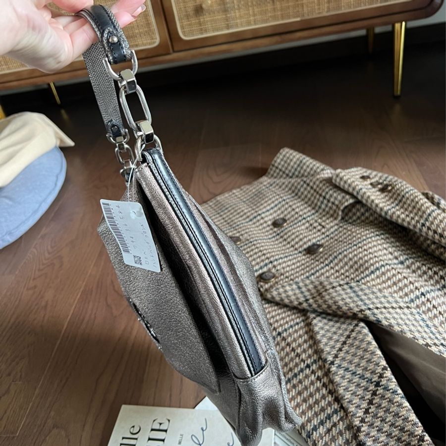 大降價‼️Loewe 鏤空雕花單肩包-4