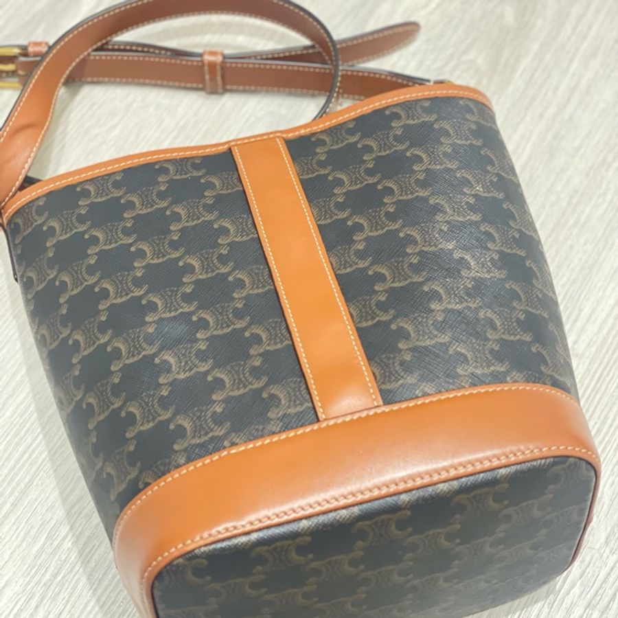 CELINE 標誌印花牛皮革水桶包-6