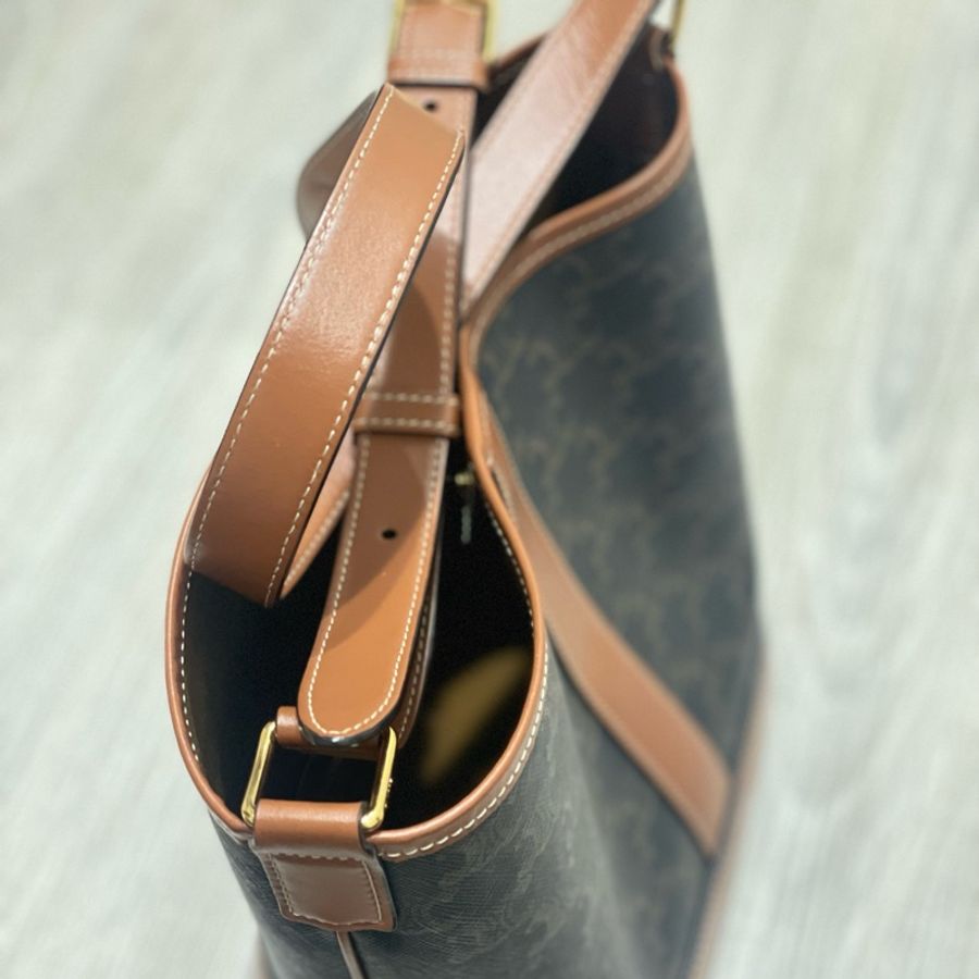 CELINE 標誌印花牛皮革水桶包-11
