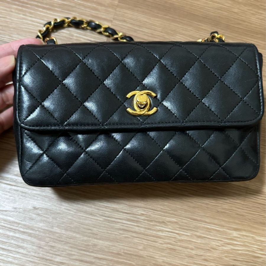 Chanel Vintage 19公分 黑金小金豆豆mini coco cf 半蓋老包 古董包 老香-1