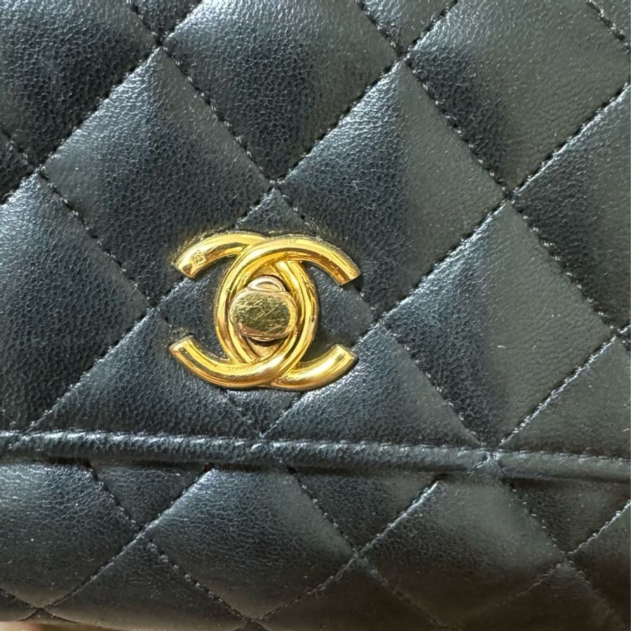 Chanel Vintage 19公分 黑金小金豆豆mini coco cf 半蓋老包 古董包 老香-2