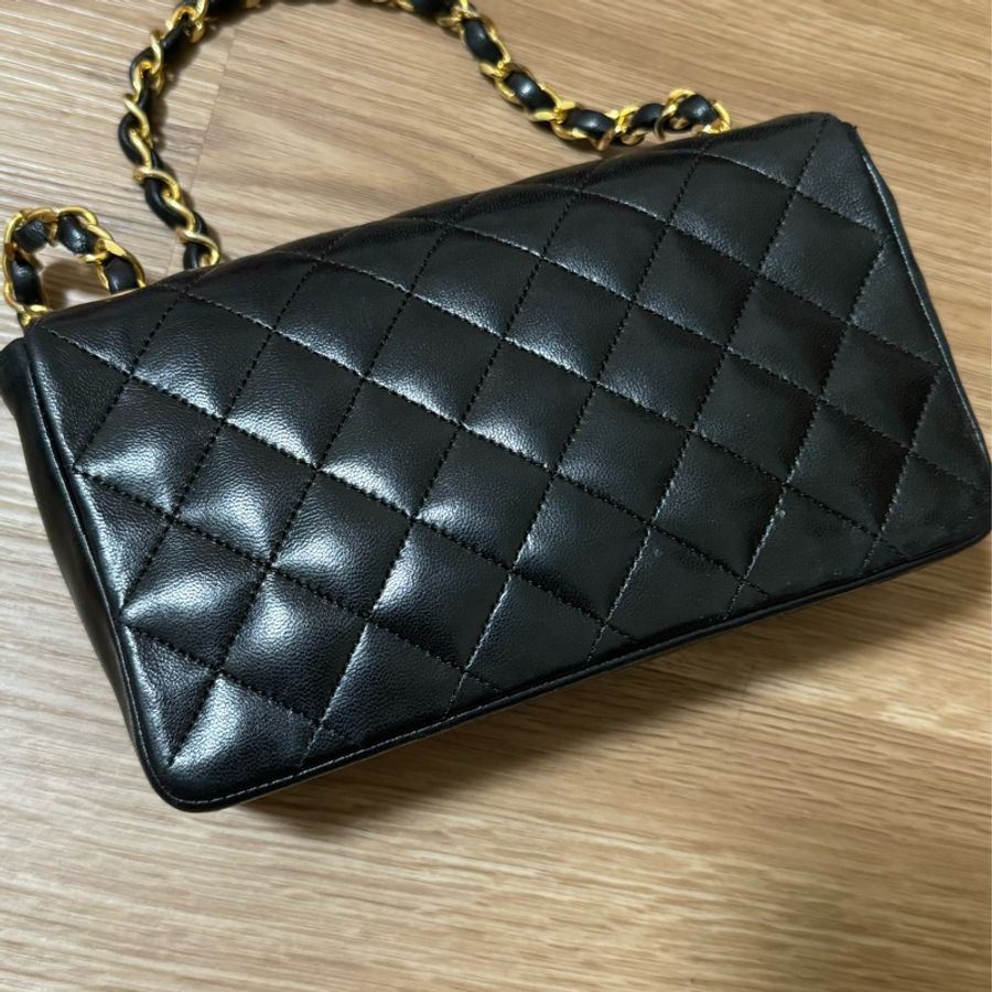 Chanel Vintage 19公分 黑金小金豆豆mini coco cf 半蓋老包 古董包 老香-6