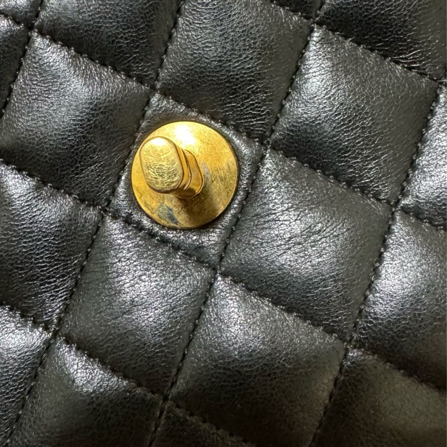 Chanel Vintage 19公分 黑金小金豆豆mini coco cf 半蓋老包 古董包 老香-11