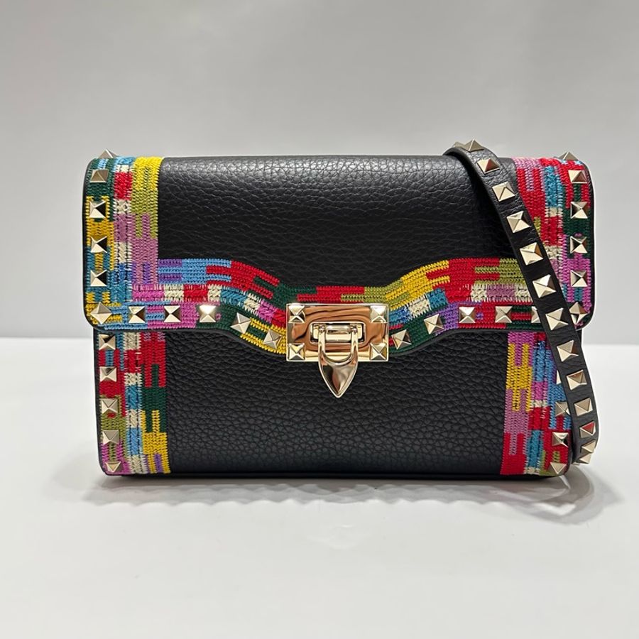 荔枝紋小牛皮刺繡 Rockstud 肩背包黑色-0