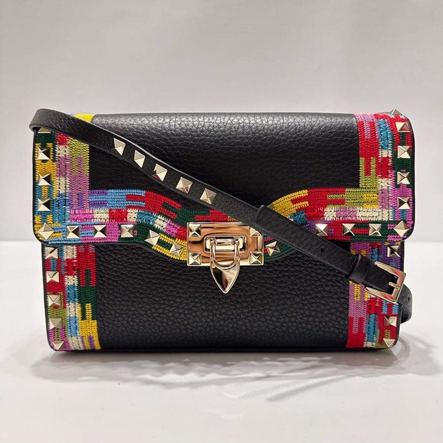 荔枝紋小牛皮刺繡 Rockstud 肩背包黑色-4
