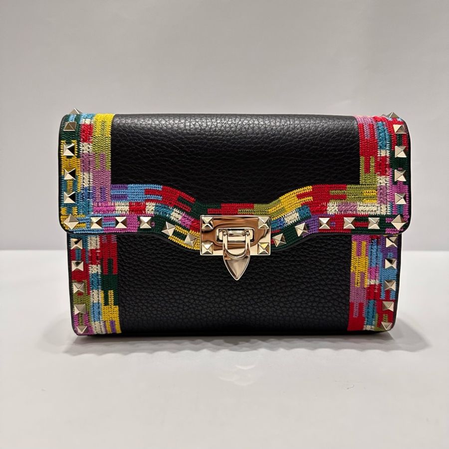 荔枝紋小牛皮刺繡 Rockstud 肩背包黑色-6