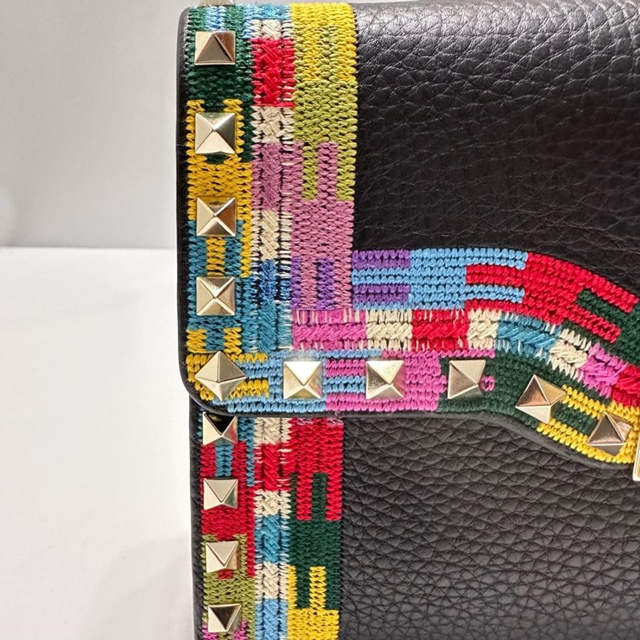 荔枝紋小牛皮刺繡 Rockstud 肩背包黑色-7