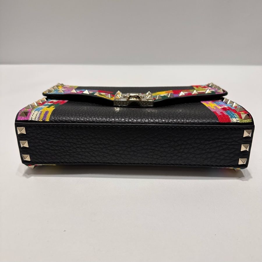 荔枝紋小牛皮刺繡 Rockstud 肩背包黑色-13