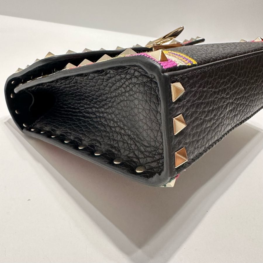 荔枝紋小牛皮刺繡 Rockstud 肩背包黑色-14