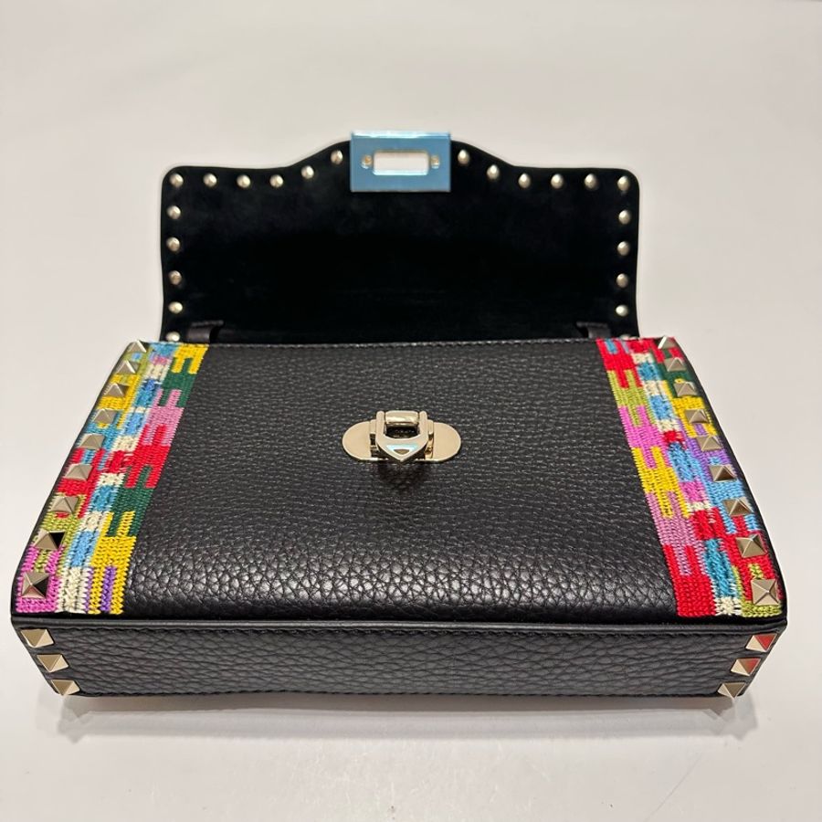 荔枝紋小牛皮刺繡 Rockstud 肩背包黑色-20