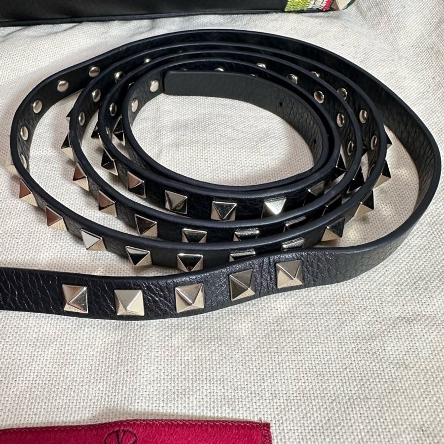 荔枝紋小牛皮刺繡 Rockstud 肩背包黑色-25