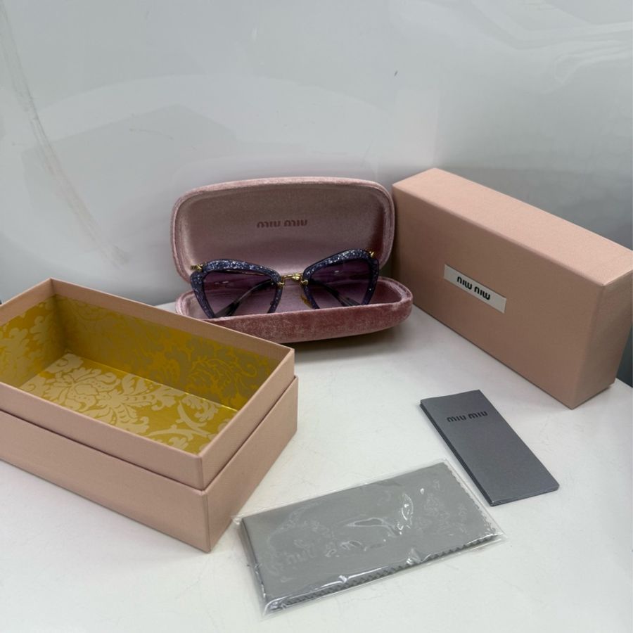 Miu Miu Sunglasses (全新品）-0
