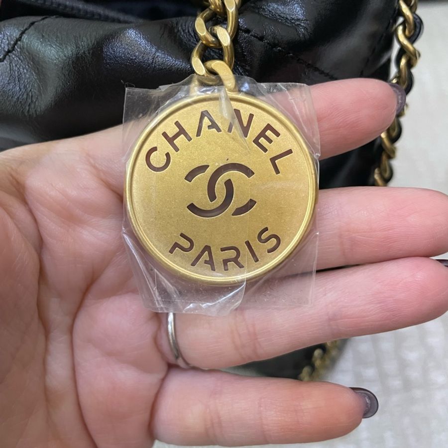 Chanel 黑羊皮霧金釦 mini 22包-6