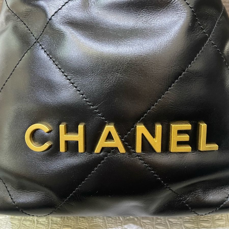 Chanel 黑羊皮霧金釦 mini 22包-7