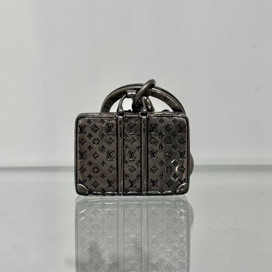 稀有Louis Vuitton M62717 經典花紋行李箱造型金屬鑰匙圈稀有-3
