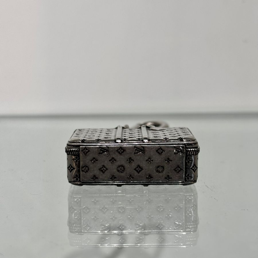 稀有Louis Vuitton M62717 經典花紋行李箱造型金屬鑰匙圈稀有-5