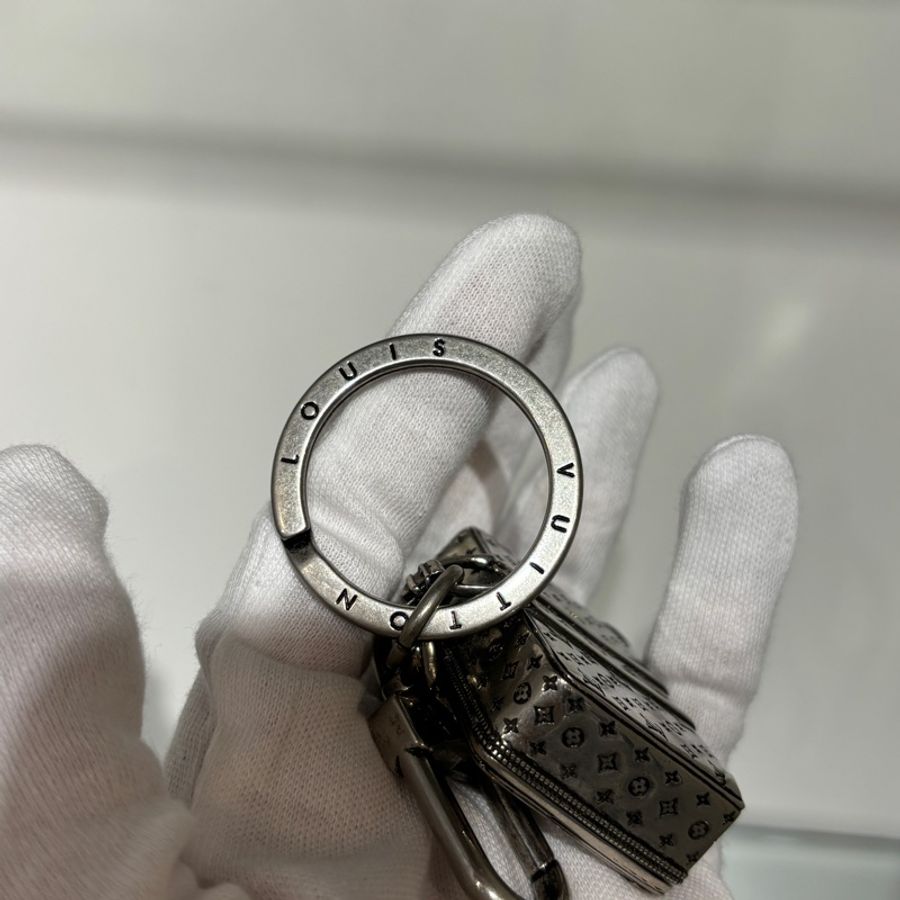 稀有Louis Vuitton M62717 經典花紋行李箱造型金屬鑰匙圈稀有-6