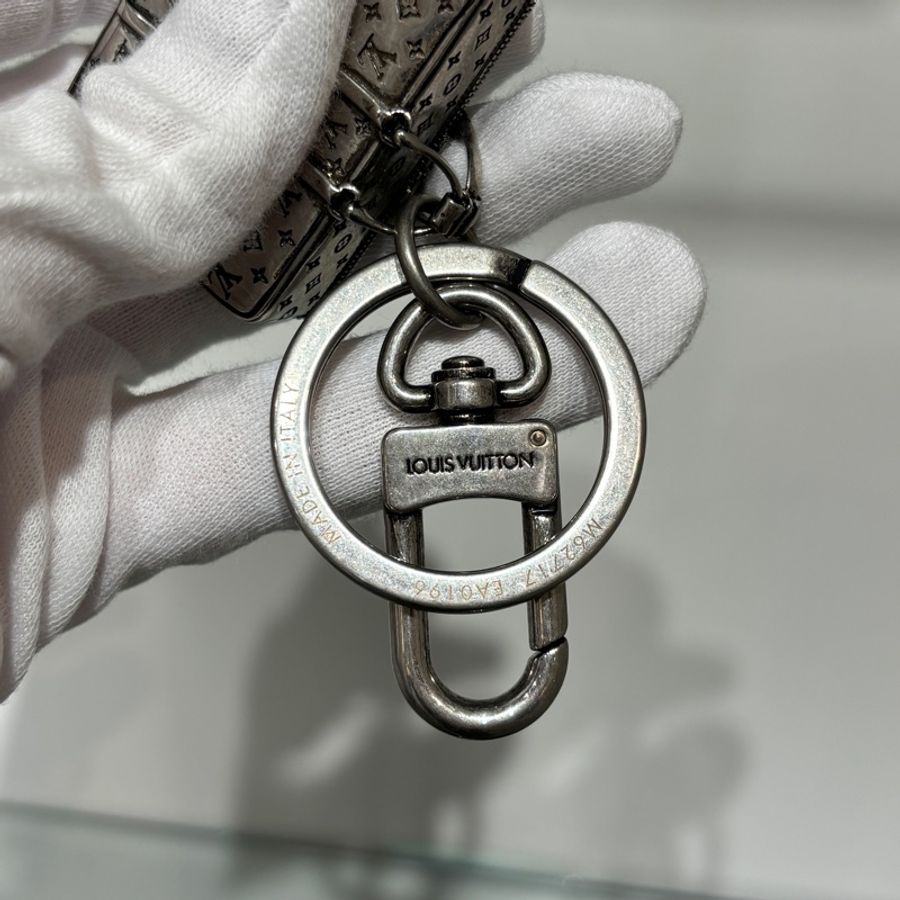 稀有Louis Vuitton M62717 經典花紋行李箱造型金屬鑰匙圈稀有-7