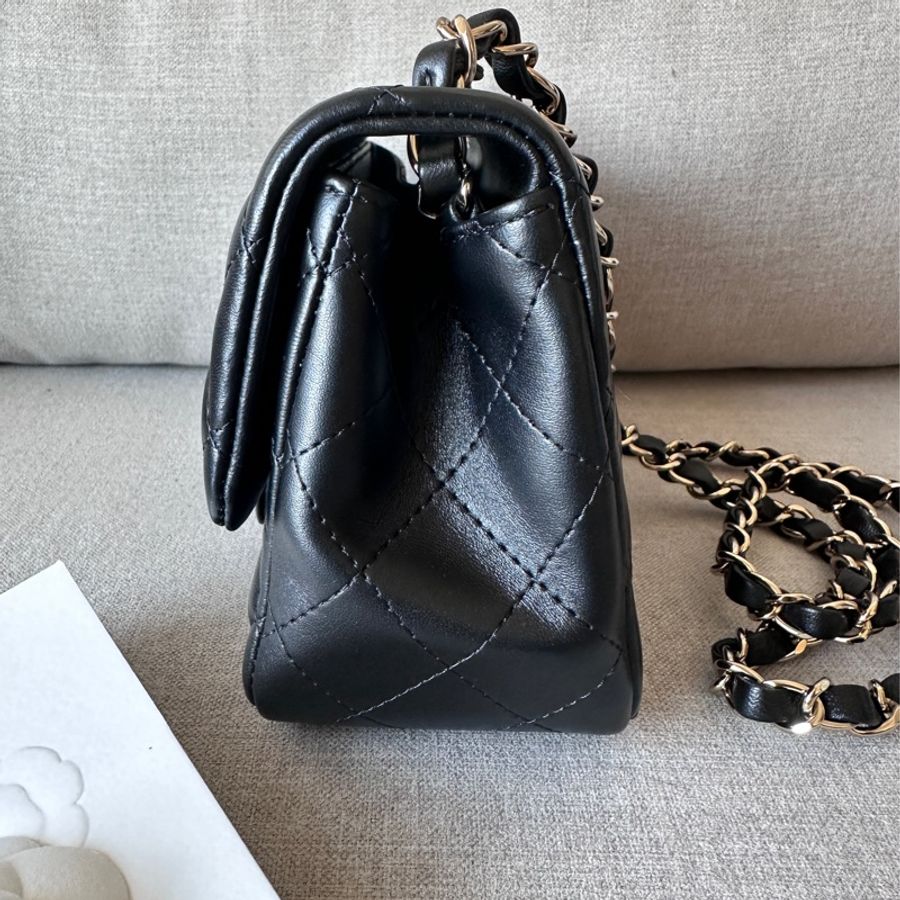 Chanel mini CF 17 方胖 口蓋包 黑金 全新-11