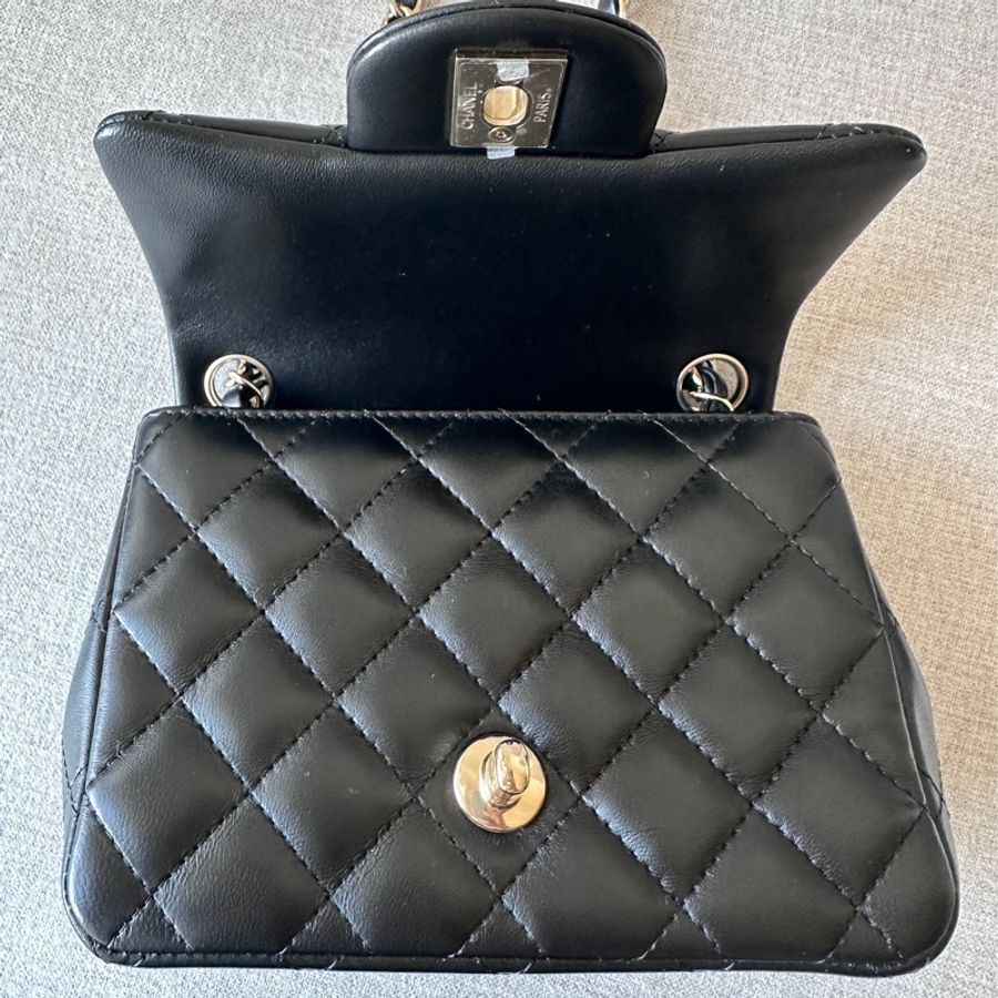 Chanel mini CF 17 方胖 口蓋包 黑金 全新-21